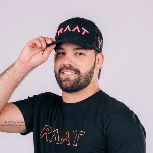 Boné RAAT tela preto e rosa personalide exclusiva